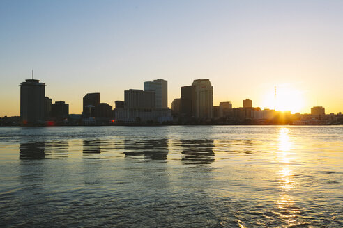 USA, Louisiana, Sonnenuntergang in New Orleans - GIOF000090