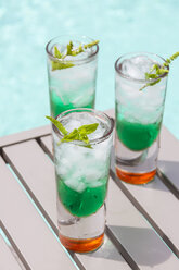 Fresh cocktail with mint liquer - JUNF000402