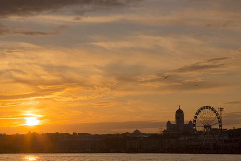 Finnland, Helsinki, Skyline am Abend, lizenzfreies Stockfoto