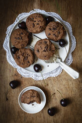 Vegan chocolate muffins with cherries - EVGF002105