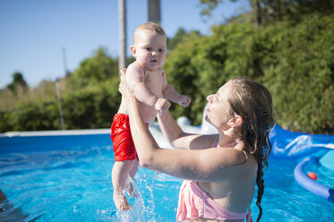Mother with baby in swimming pool - RAEF000288