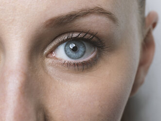 Close-up of blue eye of a young woman - STKF001430