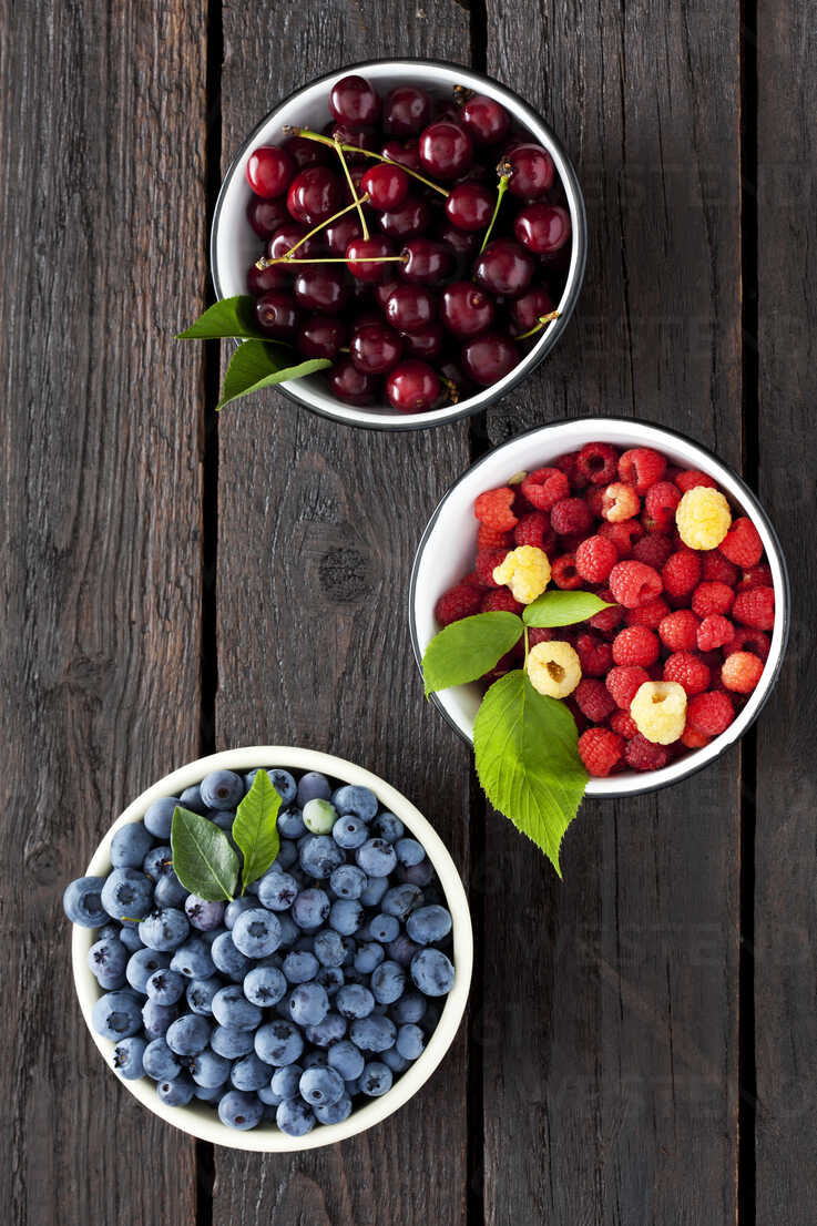 3,744 Bucket With Blueberries Royalty-Free Images, Stock Photos & Pictures