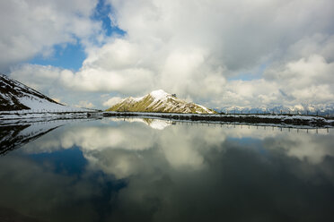 Deutschland, Bayern, Allgäu, Allgäuer Alpen, Riezlern, Blick auf Alpsee, Stausee - WGF000700