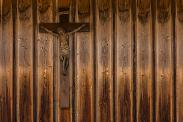 Germany, Bavaria, Otterfing, Crucifix on stable wall at farm - TCF004824