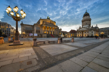 Germany, Berlin, view to Konzerthaus and French Cathedral at Gendarmenmarkt - RJF000484