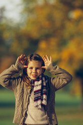 Portrait of little girl pouting mouth - CHAF001155