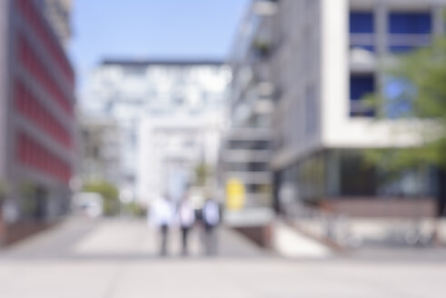 Germany, Cologne, blurred view of businessmen at Rheinauhafen - GUFF000141