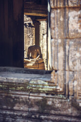 Kambodscha, Angkor Thom, kopflose Buddha-Statue - EHF000117