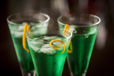 Fresh cocktail with mint liqueur - JUNF000382