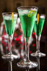 Fresh cocktail with mint liqueur - JUNF000380