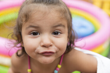 Portrait of little girl pouting mouth - ERLF000008