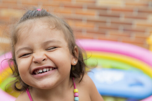 Portrait of laughing little girl - ERLF000009