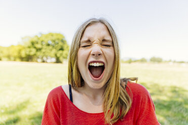 Portrait of teenage girl outdoors screaming - AIF000061