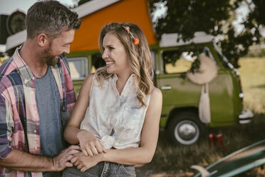 Happy couple in front of van in the nature - MFF002002