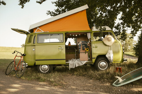 Van with roof tent in the nature - MFF002018