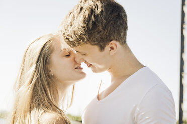 Young couple kissing - MEMF000936