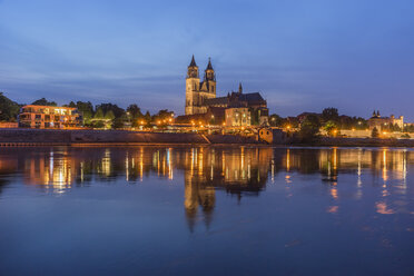 Germany, Magdeburg, Magdeburg Cathedral in the evening - PVCF000617