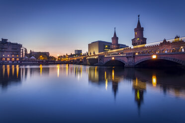 Germany, Berlin, the Oberbaumbruecke in twilight - NKF000362