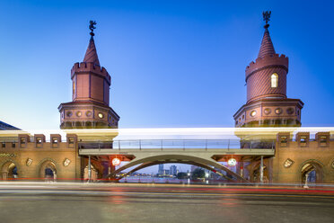 Germany, Berlin, the Oberbaumbruecke in twilight - NKF000361