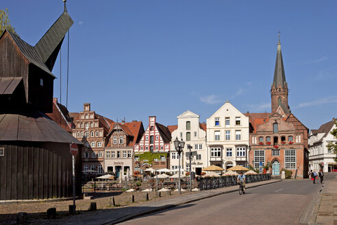 Germany, Lueneburg, Stint Market and treadwheel crane - PCF000172