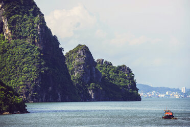 Vietnam, Golf von Tonkin, Vinh Ha Long Bay - EHF000183