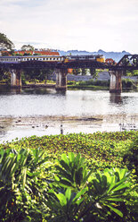 Thailand, Kanchanaburi, Brücke am Fluss Kwai - EH000194