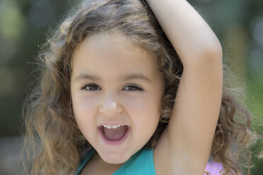 Portrait of little girl with opened mouth - ERLF000019