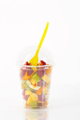 Plastikbecher mit Obstsalat - MAEF010991