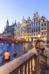 Belgien, Brüssel, Grand Place, Grote Markt, Maison du Roi am Abend - WDF003176