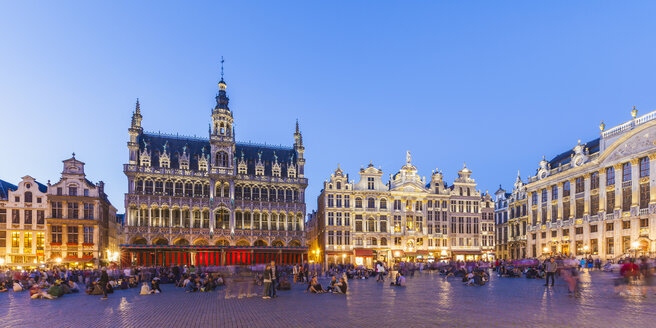 Belgien, Brüssel, Grand Place, Grote Markt, Maison du Roi am Abend - WDF003178