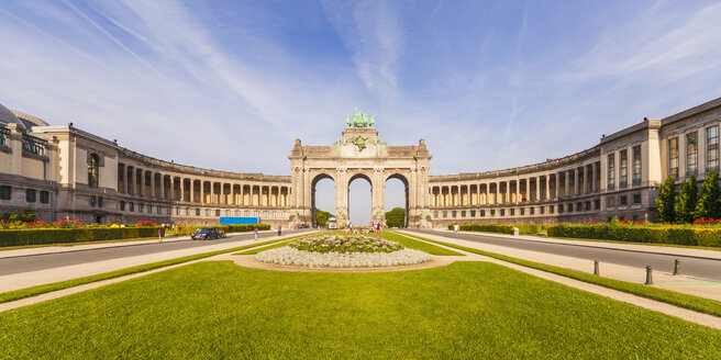 Belgien, Brüssel, Parc du Cinquantenaire, Triumphbogen, Kolonnaden, Panorama - WDF003194