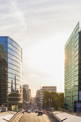 Belgien, Brüssel, Europäisches Viertel, Rue de la Loi am Abend - WDF003198