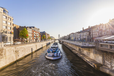 Belgien, Brüssel, Charleroi-Kanal, Frachtschiff - WDF003207