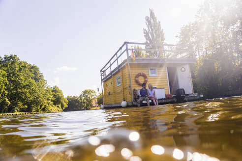 Couple having a trip on a house boat - FMKF001977