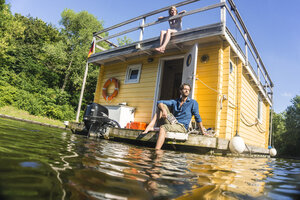 Couple having a trip on a house boat - FMKF001903