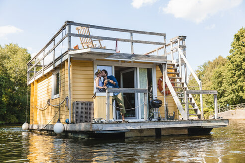 Couple having a trip on a house boat - FMKF001925