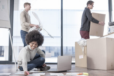 Woman working on floor in new office - ZEF007222