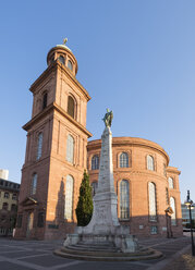 Deutschland, Hessen, Frankfurt, Paulsplatz, Einheitsdenkmal und Paulskirche - SIEF006736
