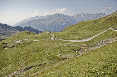 Austria, East Tyrol, Hohe Tauern National Park, mountainscape with scenic road - RHF001053