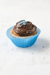 Cupcake mit Schokoladencreme und Zuckerperlen - MYF001137