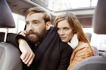 Couple on back seat of a car - PESF000160