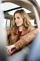 Smiling young woman in a car - PESF000173