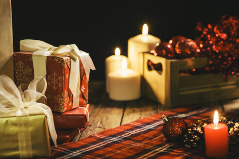 Christmas decoration with burning candles and checkered blanket - AKNF000022