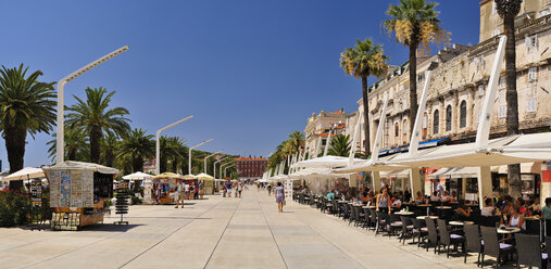 Kroatien, Split, Gebäude am Stadthafen Riva - BTF000354