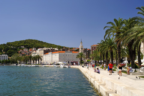 Kroatien, Split, Uferpromenade am Stadthafen Riva, lizenzfreies Stockfoto