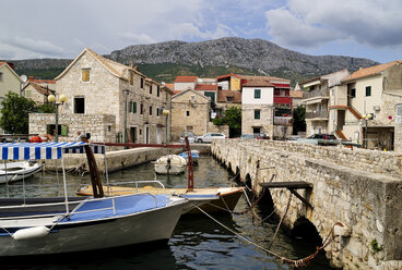 Kroatien, Kastela, Kastel Gomilica, Insel Gomile, Brücke - BTF000384