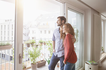 Couple looking out of window - RBF003499