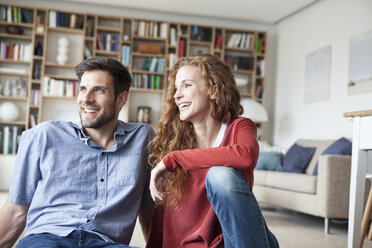 Happy couple relaxing at home - RBF003513