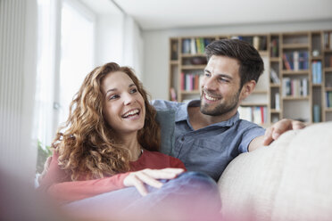 Relaxed couple at home on couch - RBF003541